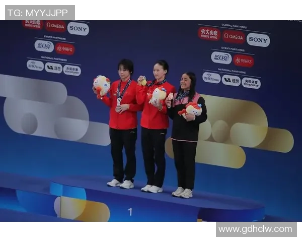 跳水运动的魅力与挑战：从训练到比赛的心路历程与技术突破